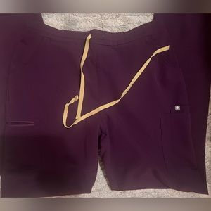 Figs Yola scrub Pants in color deep Purple(not highwaisted)